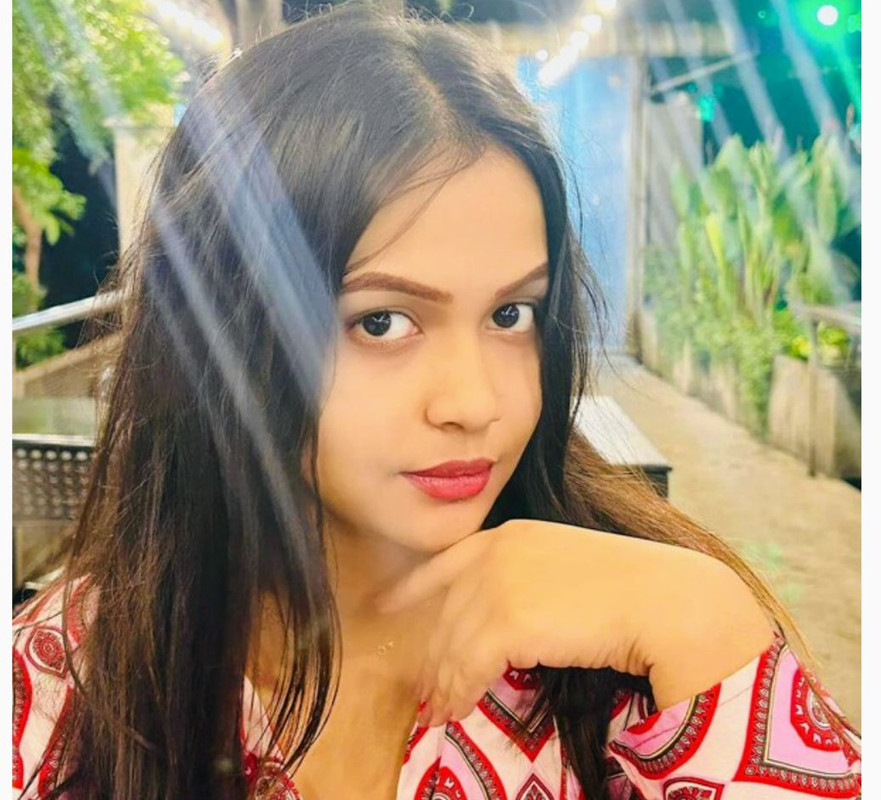 Beautifull singer showing her boob exclusive viral video