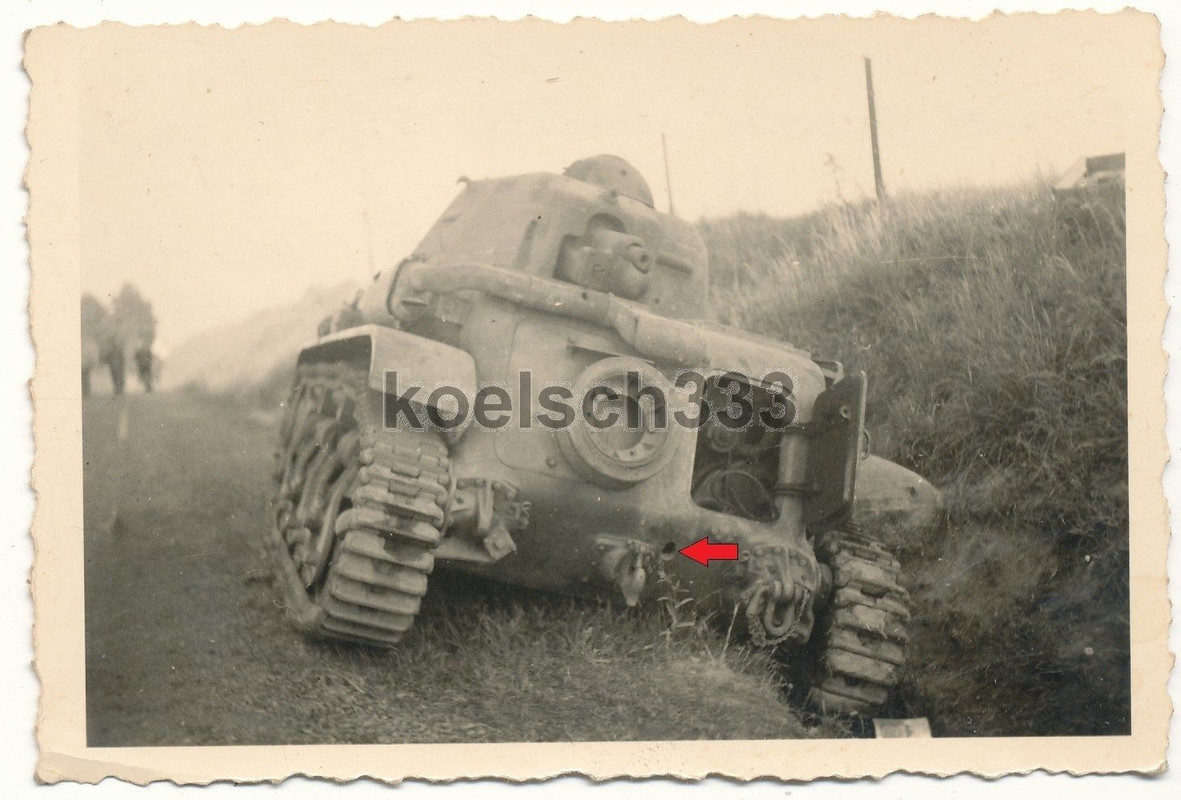 Foto französischer Char R35 Tank Einschussloch