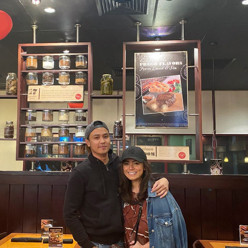 Thalita Latief dan suaminya, Dennis Lyla