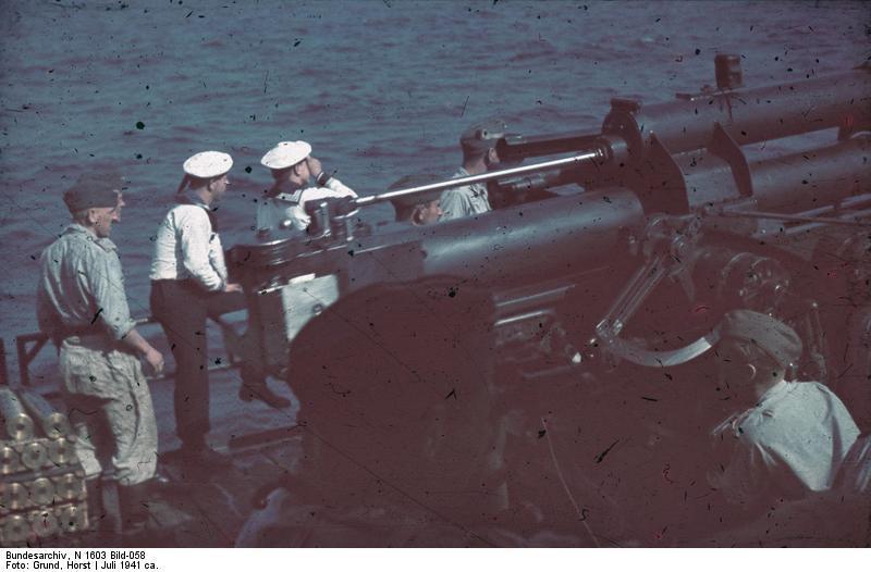 Cañonero Alemán con Flak de 8,8 cm en el Mar Negro frente a Constanta, Rumania, en julio de 1941 Cañonero Alemán con Flak de 8,8 cm en el Mar Negro frente a Constanta, Rumania, en julio de 1941