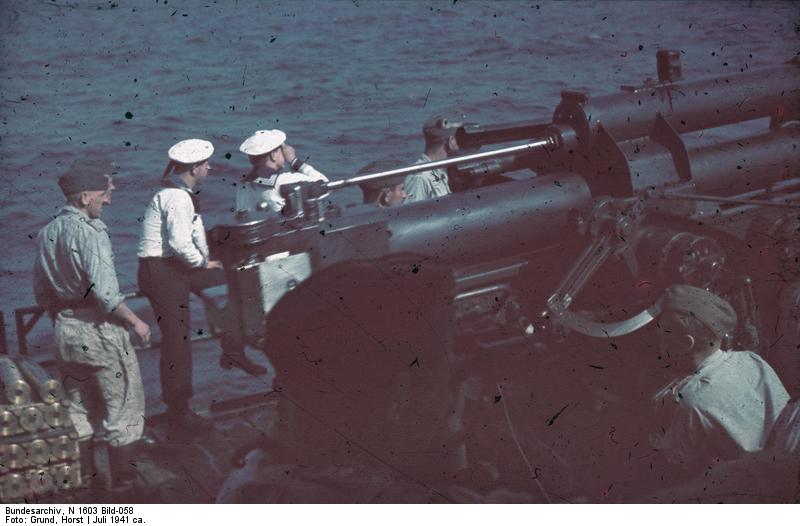 Cañonero Alemán con Flak de 8,8 cm en el Mar Negro frente a Constanta, Rumania, en julio de 1941