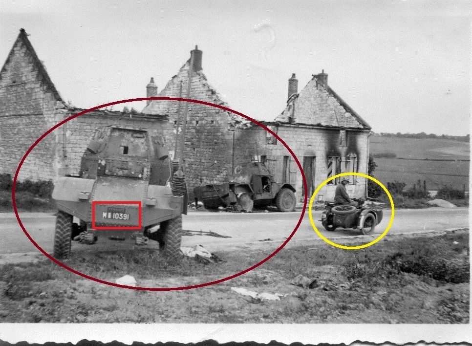 FOTO WW II Frankreich Panzerspähwagen defekt