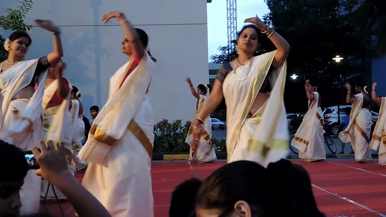 Auntie Big Navel.mkv_snapshot_01.00.476