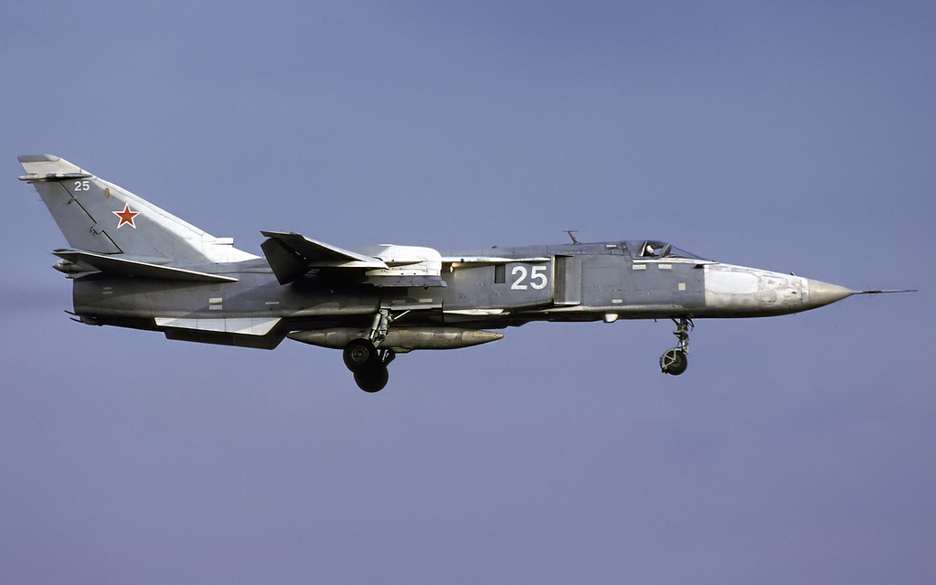 11 ORAP Su-24MR 25 White_0615310_3