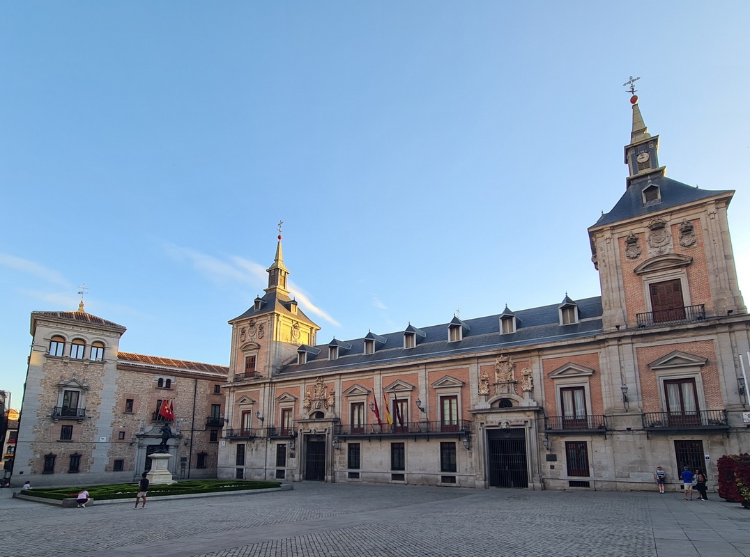 Plaza De La Villa Zgrada