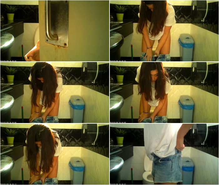 [Image: Gorgeous-Asian-Pee-2-3.jpg]