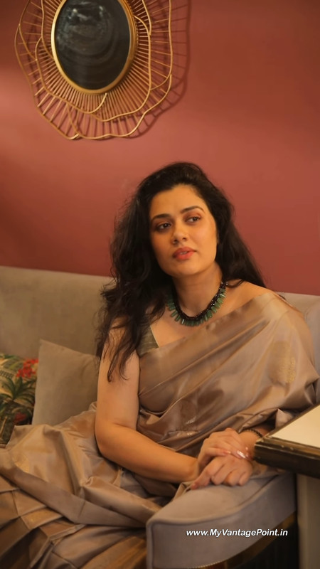 2-Girija-Oak-Beautiful-Look-in-Saree-for-Jewellery-Ad-My-Vantage-Point