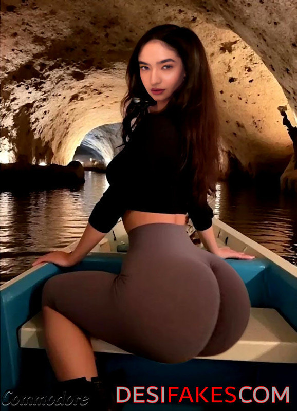 Anushka Sen NN-Booty