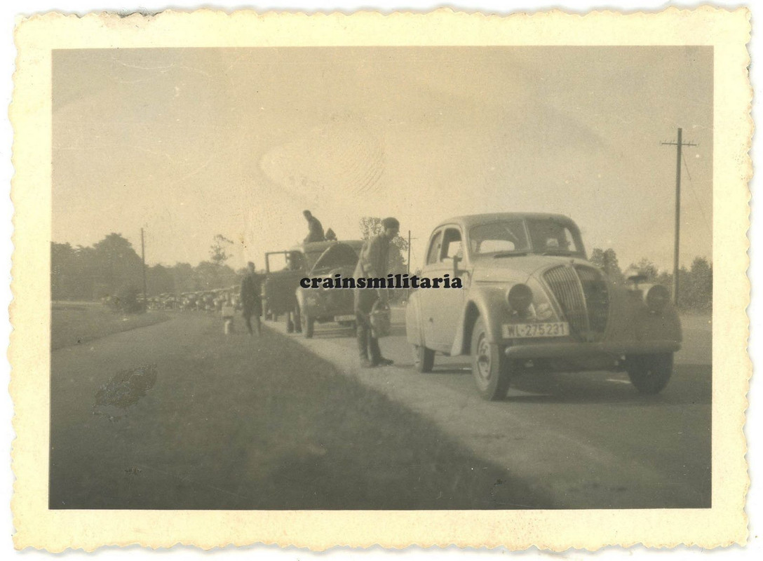 Orig. Foto franz. Beute Pkw Peugeot mit Wappen Baustab Spr in Frankreich 1940 (2)