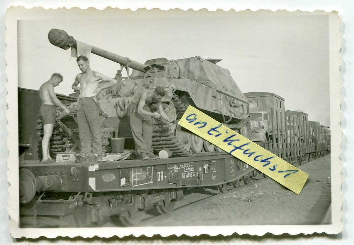 Jagdpanzer Tiger ( P ) Elefant  Ferdinant mit Tarnanstrich auf E