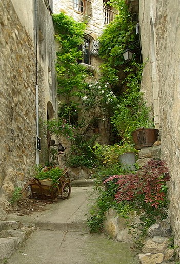 cevennes-lane-medieval-village-arcade-preview-1.jpg