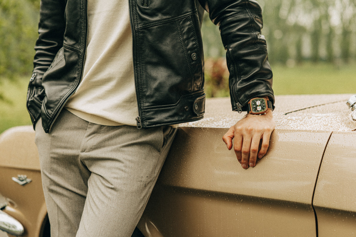 Wood-Watch-Retrolyst-Collection-Midnight-Drive-wooden-watch-with-black-dial