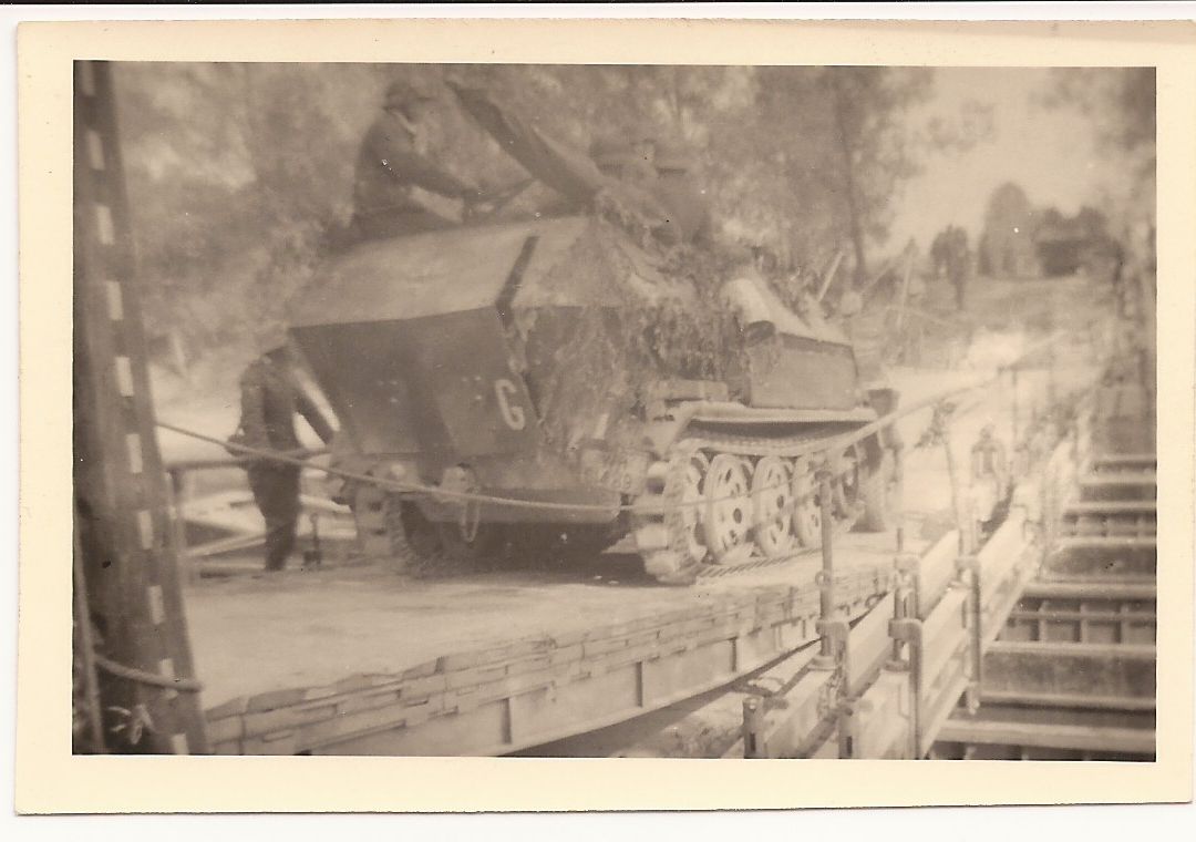 Halbkette Schützenpanzerwagen Kennung Pionierbrücke Belgien Mai 1940