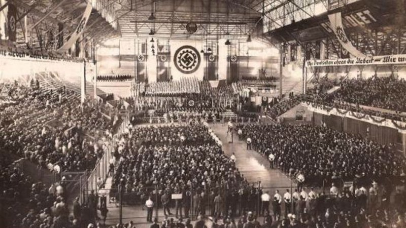 Una estampa nazi en el Luna Park. 20.000 hitlerianos festejaban en el corazón de Buenos Aires el primer aniversario de la anexión de Austria al Tercer Reich Una estampa nazi en el Luna Park. 20.000 hitlerianos festejaban en el corazón de Buenos Aires el primer aniversario de la anexión de Austria al Tercer Reich