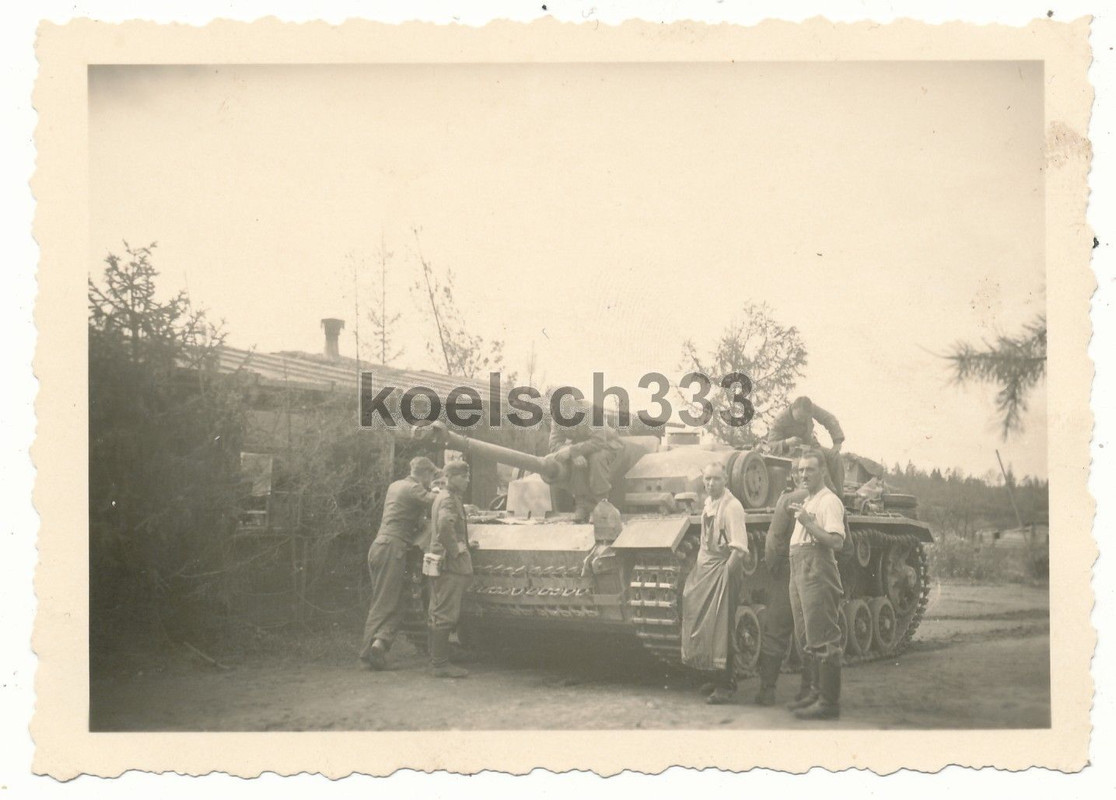Foto Soldaten der Wehrmacht am Sturmgeschütz Panzer ! Langrohr S