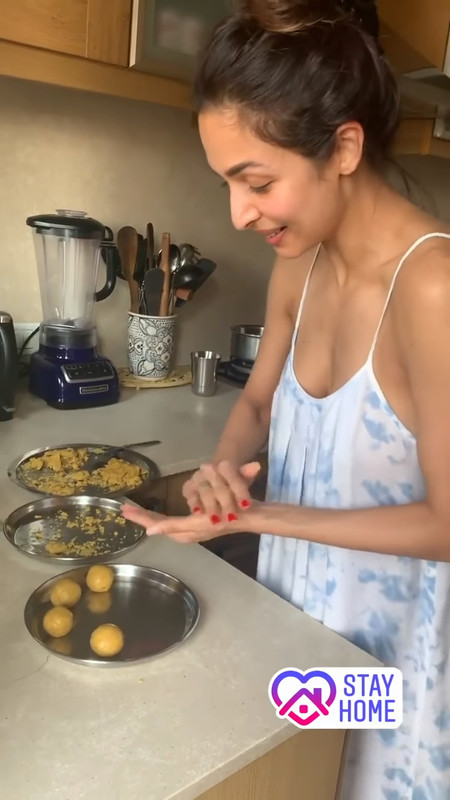 Malaika arora wardrobe malfun.mp4_snapshot_00.09.564