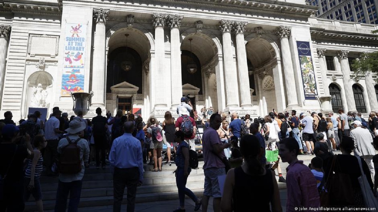 Salman Rushdie: Autores y amigos se unen en apoyo después del ataque