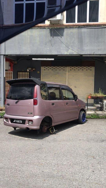 Lelaki Ini Dakwa Isteri Da'i Farhan Melarikan Keretanya 