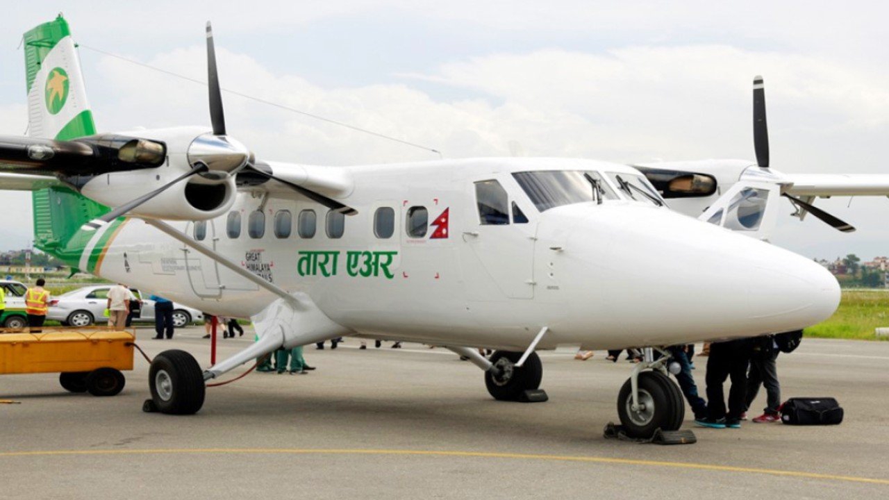 Desaparece avión en Nepal con 22 personas a bordo