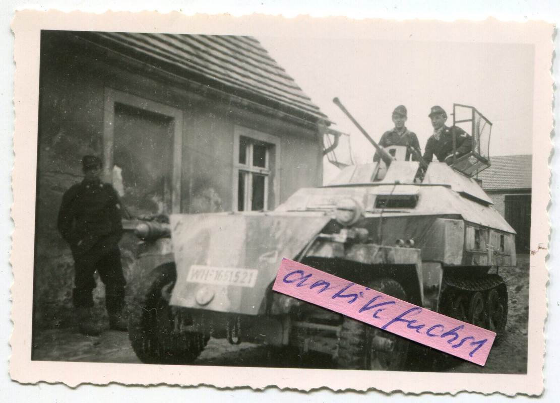 Schützen-Panzer  SPW WH-1651521 als Panzerjäger mit 2cm Flak-Aufbau