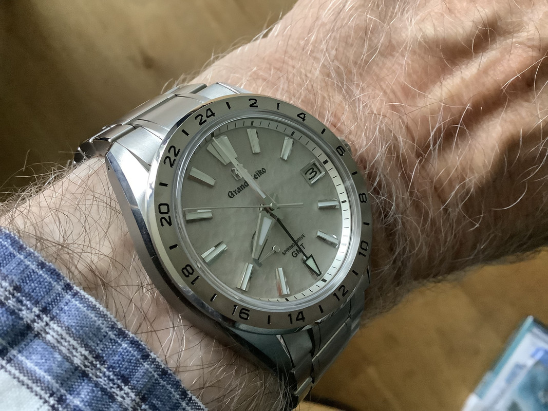 E71C052B-0CCD-49EB-ADA7-1066206A91AF