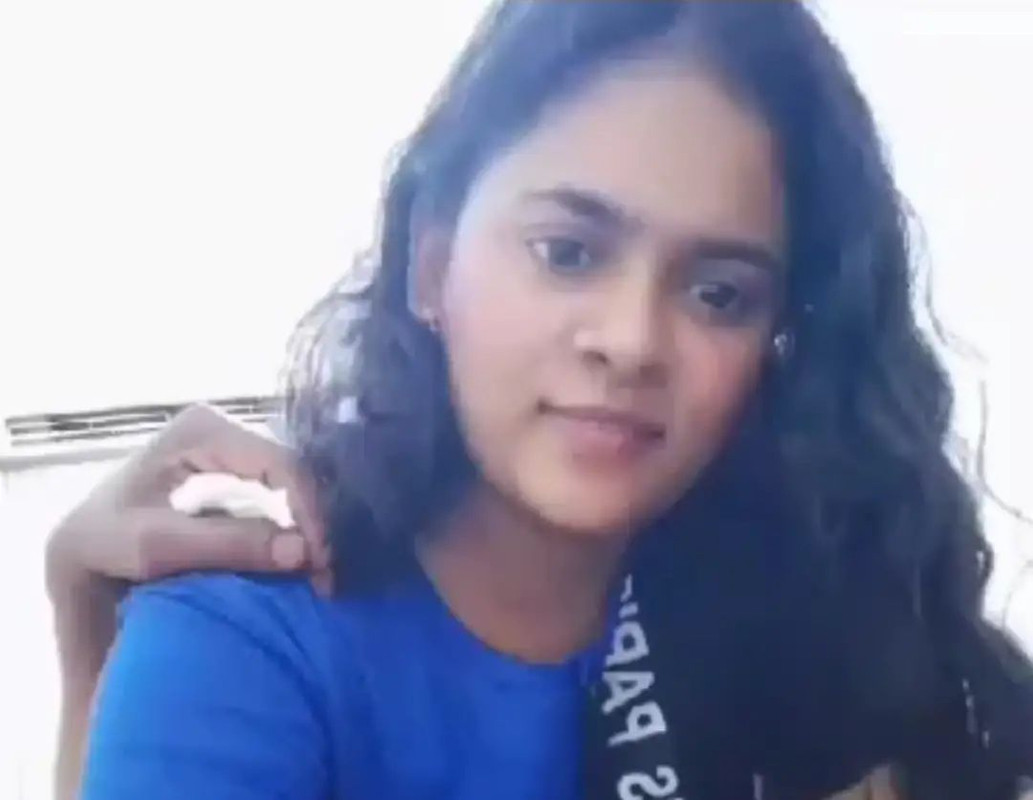My girlfriend riding on my dick and also pressing her boobs