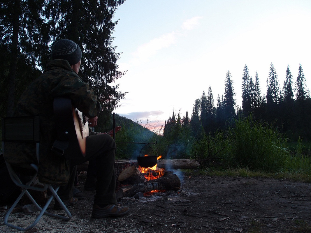 вечер костёр гитара