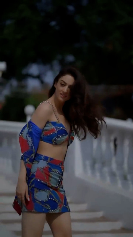 Sandeepa Dhar hot reels 1.00_08_02_19.Still042