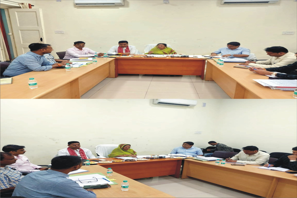 माननीय सभापति, आवासीय परिवाद सम्बन्धी जांच समिति, विधान परिषद, उ0प्र0 रमा निरंजन जी की अध्यक्षता में जनपद में स्थापित सर्किट हाऊस एवं निरीक्षण भवनों की स्थिति, रख-रखाव एवं प्रबन्धन की समीक्षा बैठक सर्किट हाऊस सभागार में सम्पन्न
