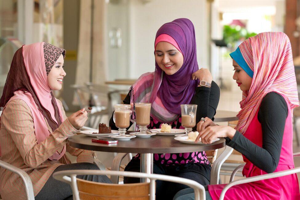 C:\Users\lenovo\Pictures\Saved Pictures\muslim woman\shutterstock_78557881-975x650.jpg