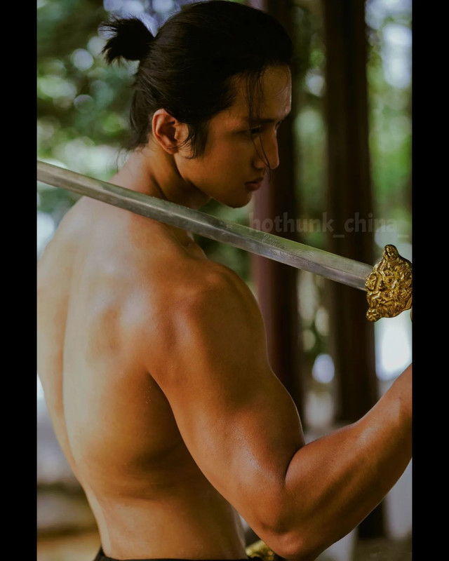 Photo by Chinese hunks 全球華男 on August 06, 2023. (8)