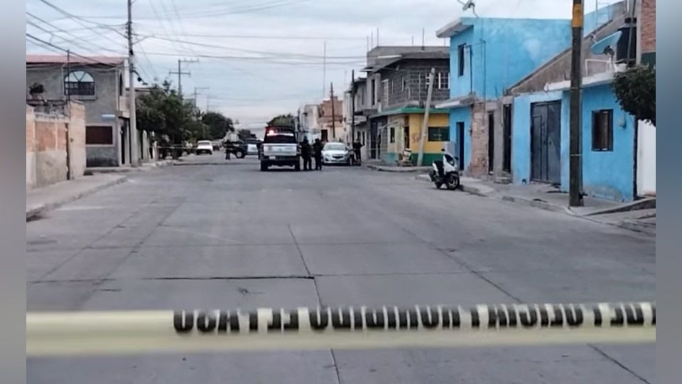 Tras persecución, mujer es ultimada a balazos al interior de un abarrotes