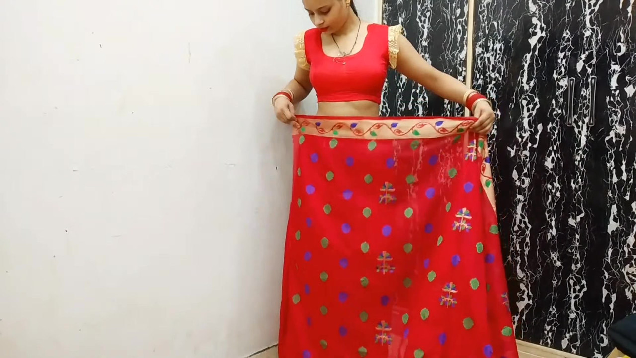 [Image: Unique-Style-Saree-Draping-with-Perfect-...Vlog-m.jpg]