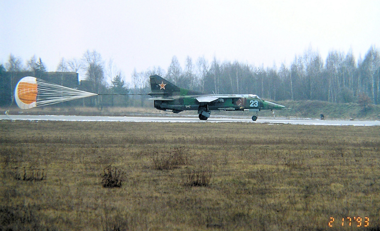 559 APIB Mig-27K 23 Blue_76802643370 (4)