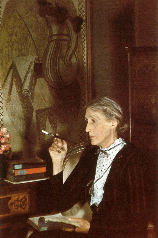 Virginia-Woolf-smoking-London-1939