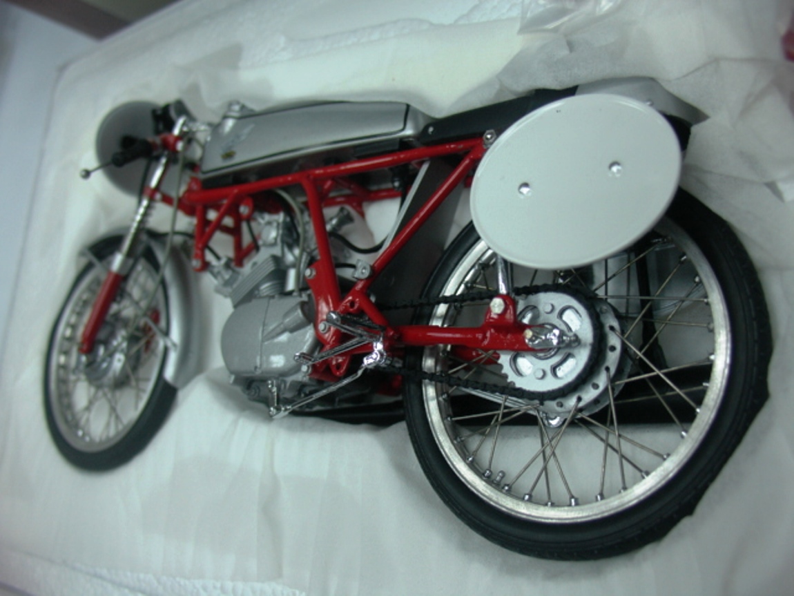 WOW EXTREMELY RARE Honda CR110 Cub Racing 1962 Silver Red