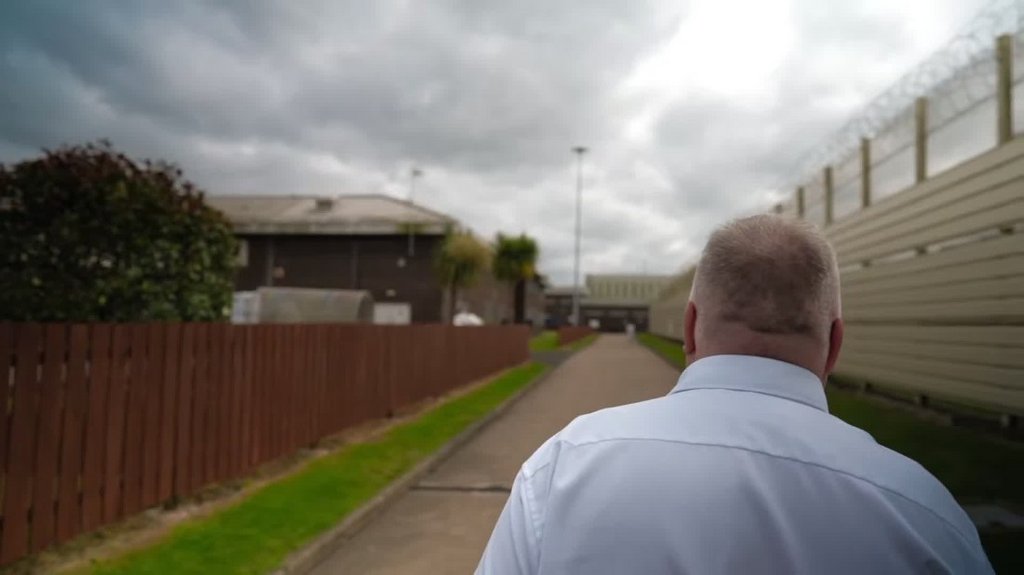 [Image: uxw530ur8wef.jpg]