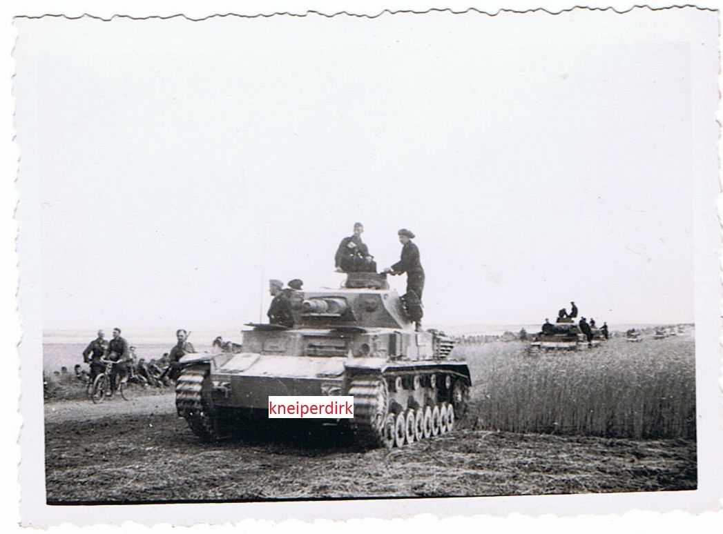 Panzer 4 in Kolonnenfahrt,Panzermänner, Soldaten