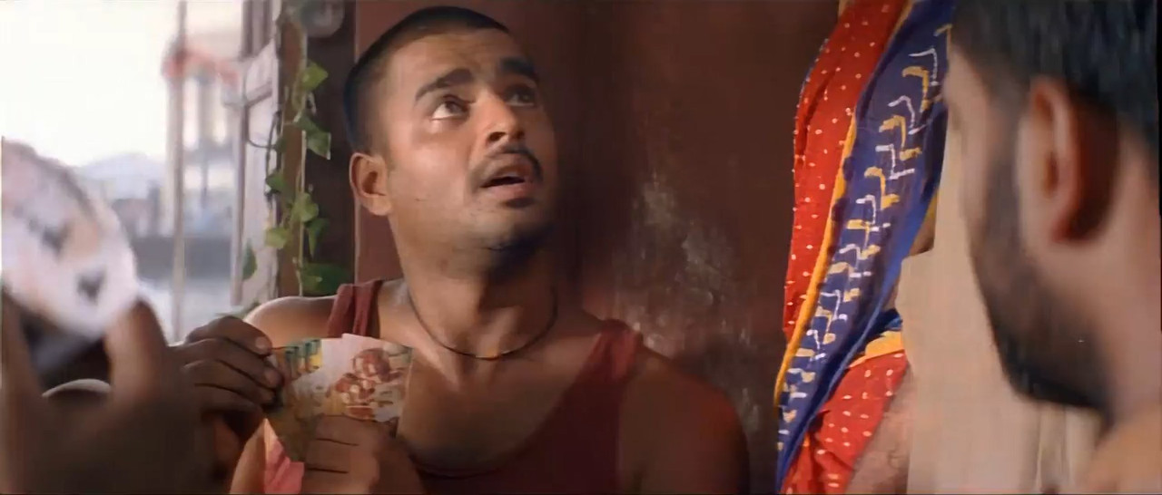 Aayitha Ezhuthu 2004 WebRip [Tamil] 480p 720p ESub Screenshot