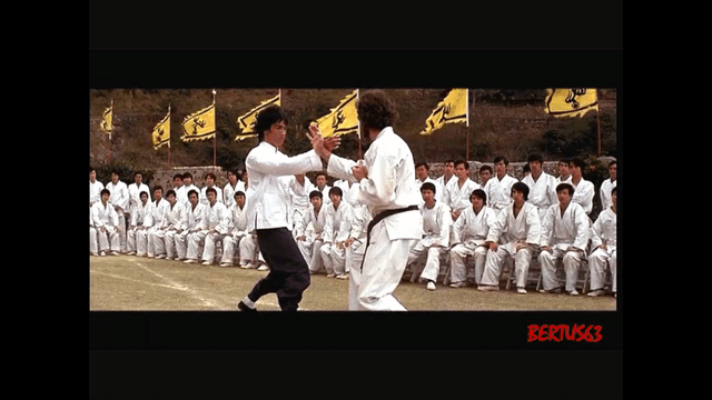 Bruce-Lee-switch-hand-1.gif