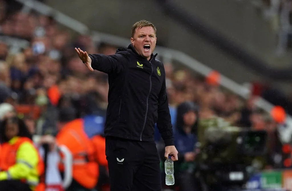 Eddie Howe on the bench against PSG Eddie Howe on the bench against PSG