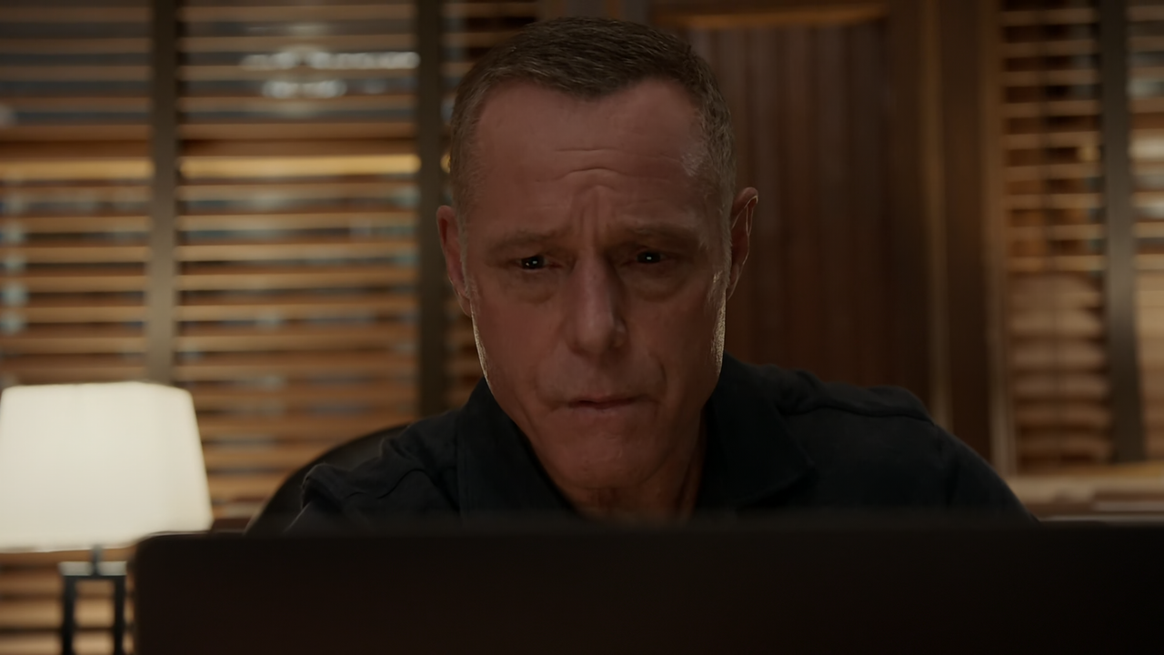 Chicago.P.D.S12E21.Open.Casket.(1).1080p.10bit.AMZN.WEB-DL.DDP5.1.HEVC-Vyndros.mkv_snapshot_32.37_[2