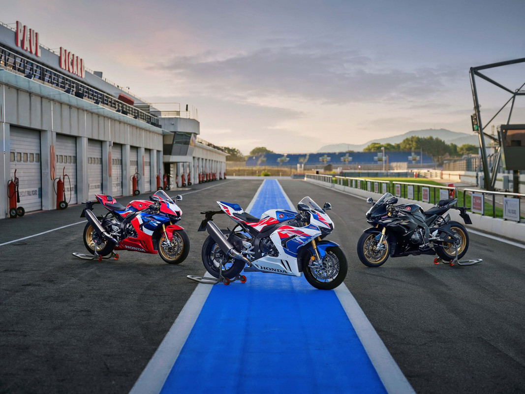 Спортбайк Honda CBR1000RR-R Fireblade 2022