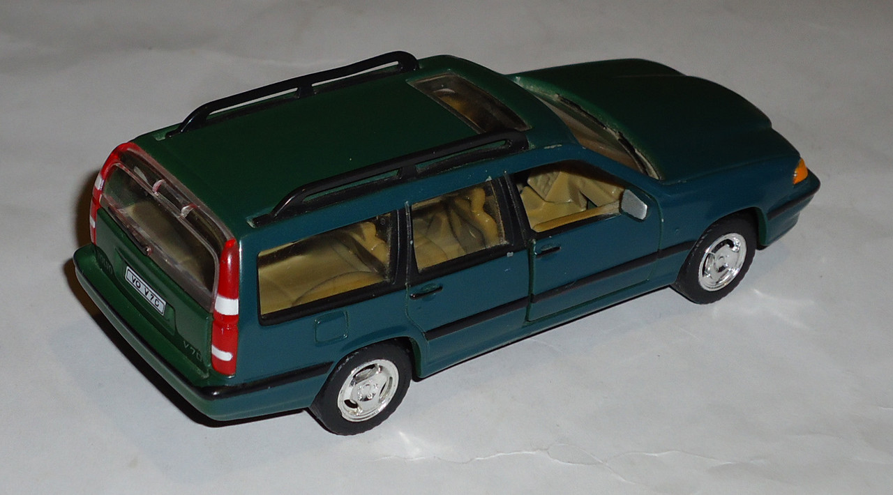 Volvo-V70 1