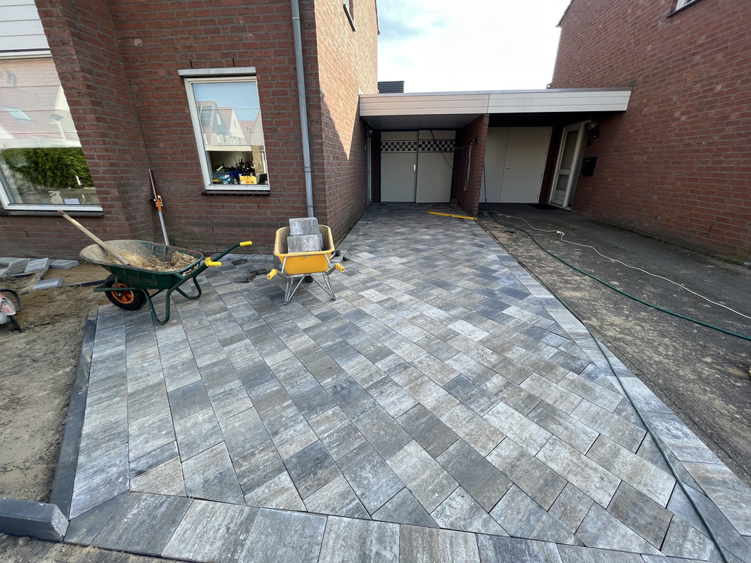 5CB25D59-C399-465E-87AC-046B9BD63B60