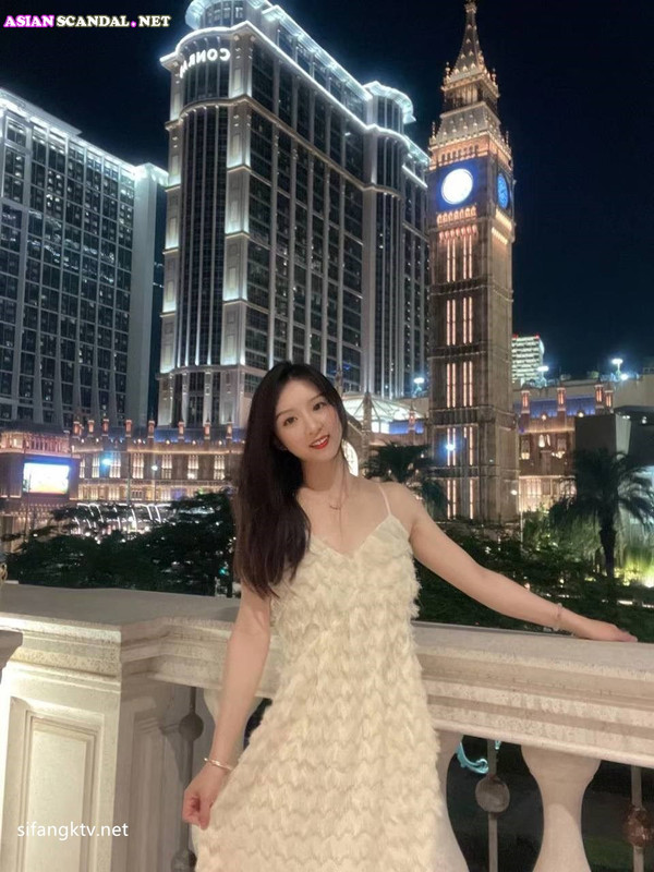 Beautiful teen girl had a one-night stand with her rich second-generation boyfriend in a Macau hotel