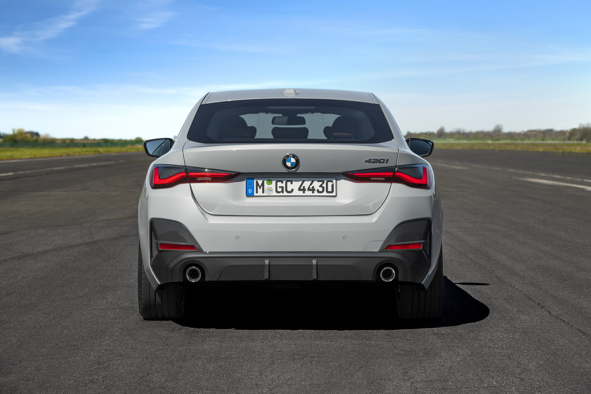 P90424593_highRes_the-all-new-bmw-430i