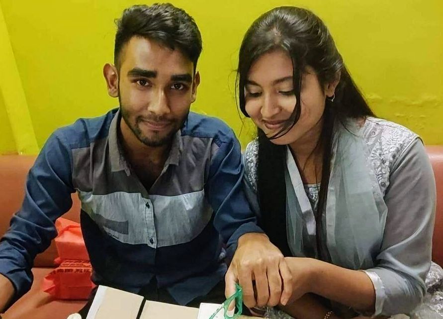Desi Indian couple gf giving blowjob and fucking with boyfriend
