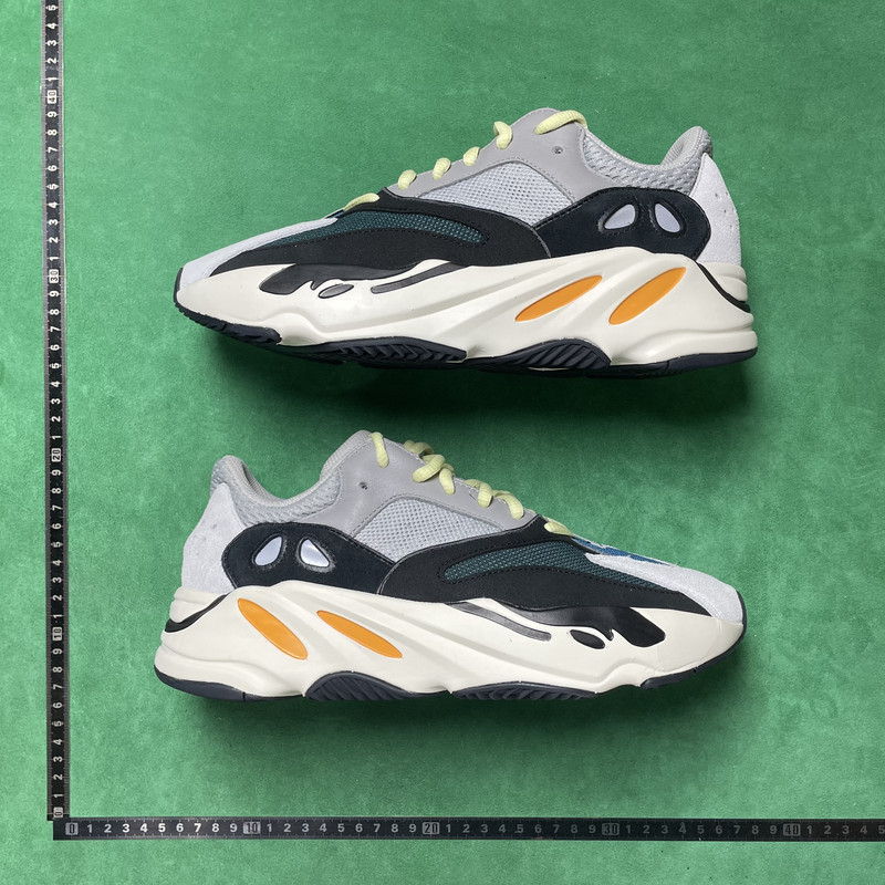 Adidas Yeezy Boost 700 V2