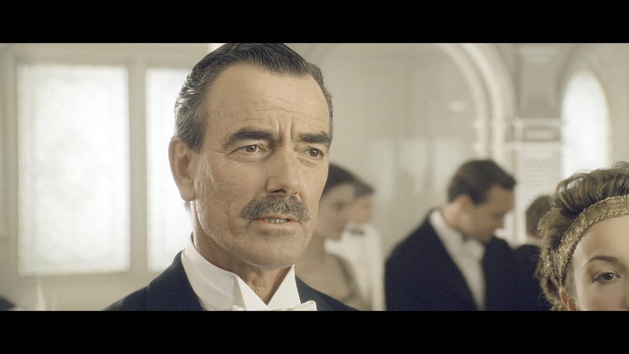 00294.m2ts_snapshot_01.00.37.770 - auto tone